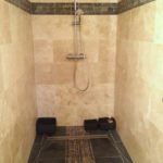 neuville-pierre-naturelle-travertin-adoucie-douche-salle-de-bain